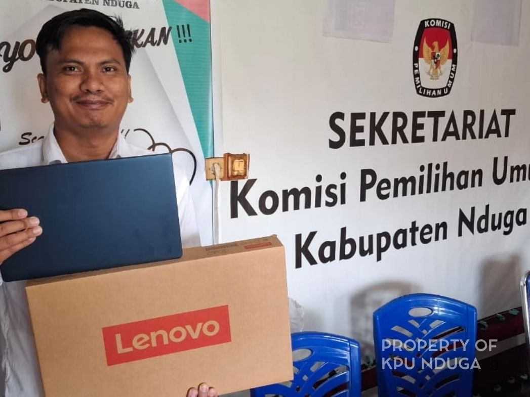 CPNS KPU Nduga, terima laptop